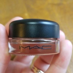 MAC paint pot in GROUNDWORK